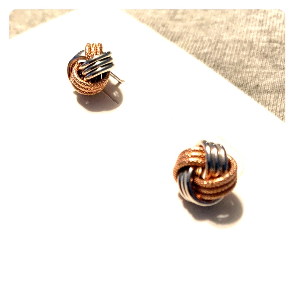 NWOT Loveknot Earrings